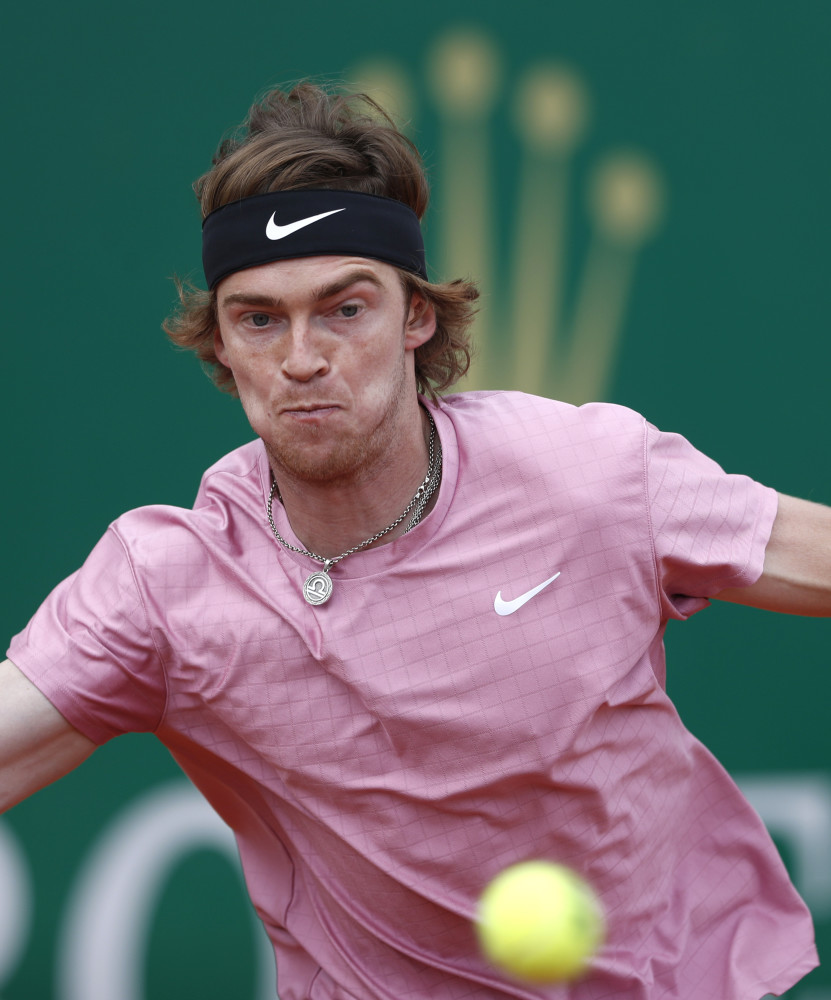 他在篮板与 他在篮板与